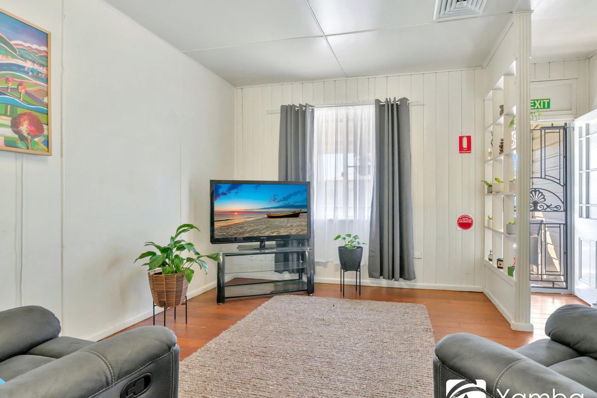 18-20 Clyde Street, Maclean