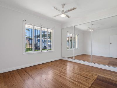 10 Whites Road, Manly West