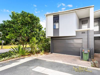 7 Marina Court, Hope Island