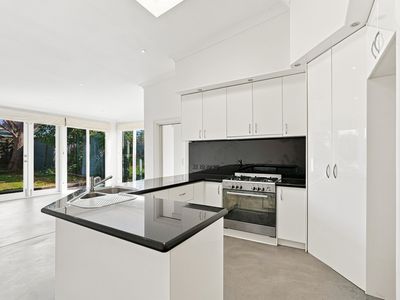 211 Douglas Parade, Newport
