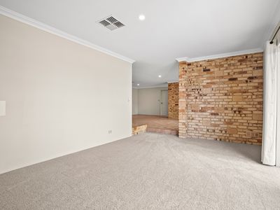 16 Frigate Close, Waikiki