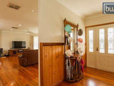 11 Lakeview Drive, Table Top