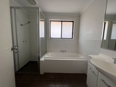 8A Thornett Place, Dubbo