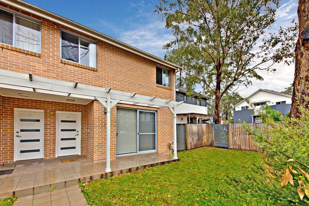 40 / 100  Kenyons , Merrylands