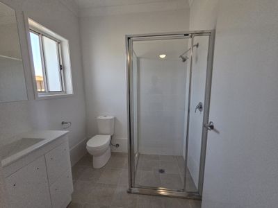 2/243 Settlers Boulevard, Chisholm