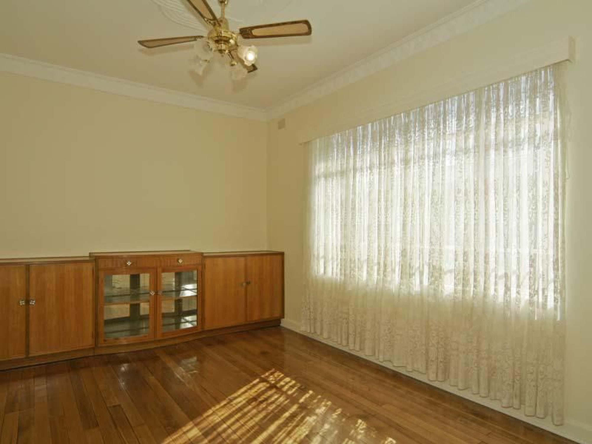 12 Kintore Avenue, Kilburn