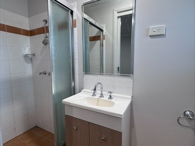 2 / 66 Rowland Avenue, Wollongong