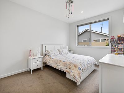 4 Crowther Place, Curtin