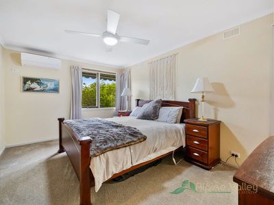 13 Coolumbooka Avenue, Tawonga South