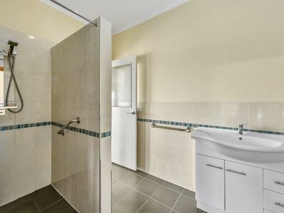 11 Linnell Drive, Beachport