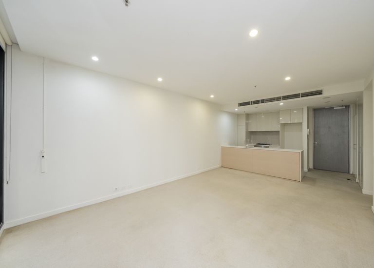 605 / 70 Queens Road, Melbourne
