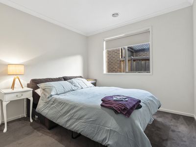 69 Village Green Drive, Leopold