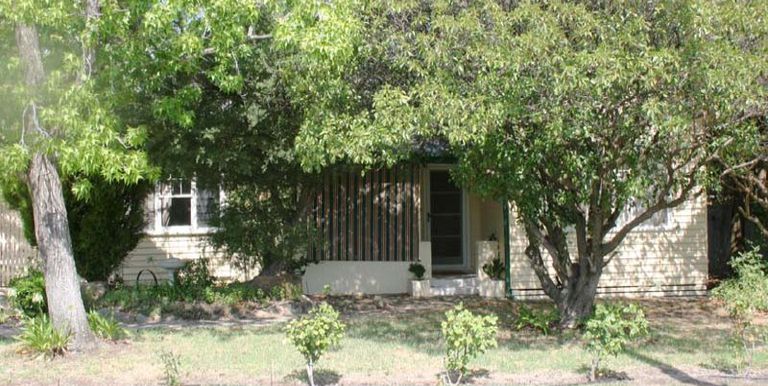 11 Weir Street, Euroa