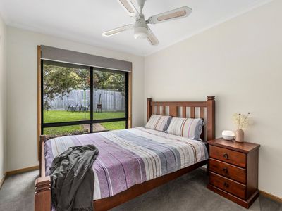 7 Reta Close, Leopold