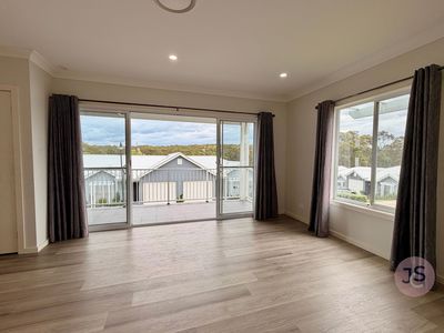 22 WATTLEBIRD CRESCENT, Elermore Vale