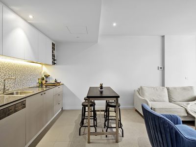 3B / 9 Waterside Place, Docklands