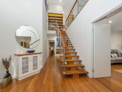 1 Seaview Court, Castle Hill