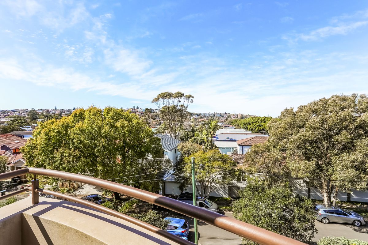 4 / 379 Old South Head Road, North Bondi