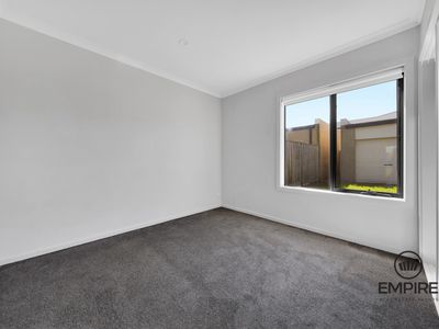 5 Lopes Walk, Clyde North