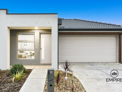11 Whispering Way, Clyde North