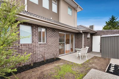 2 / 9 Myrtle Grove, Airport West