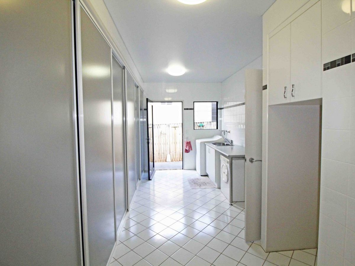 10 AGNEW STREET, Atherton