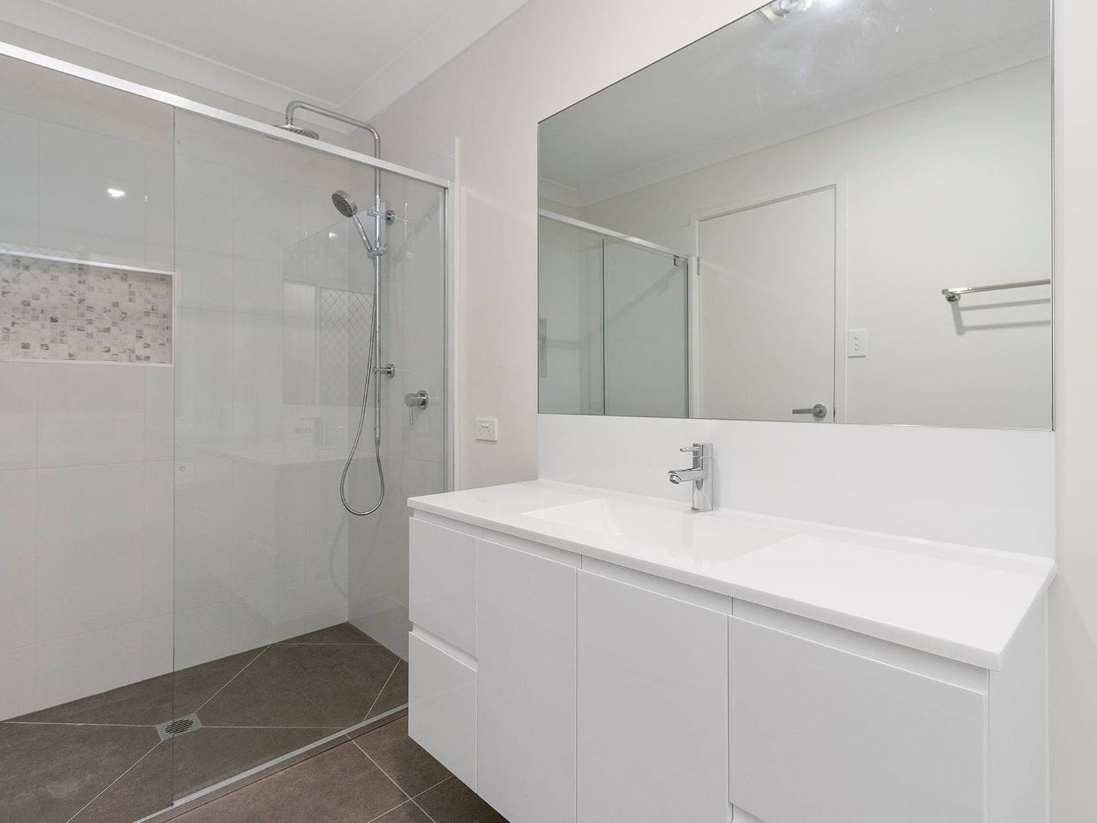 Suit FHB 5% buyer! $964,950 Lux Pkg 