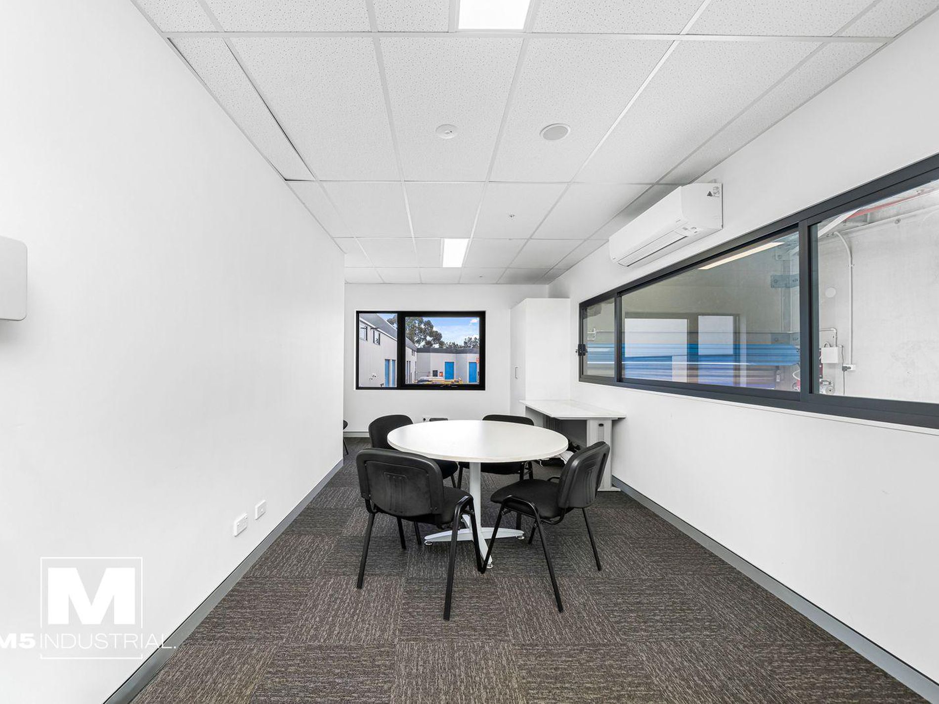 115 / 2 The Crescent, Kingsgrove