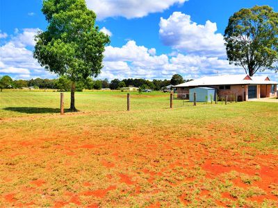 42-44 Premier Dve, Kingaroy