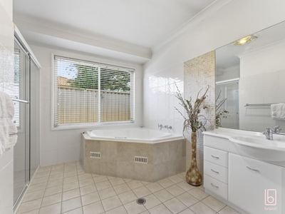 11 Dean Avenue, Kanwal