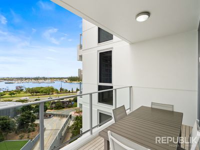 1102 / 4 COMO CRESCENT, Southport