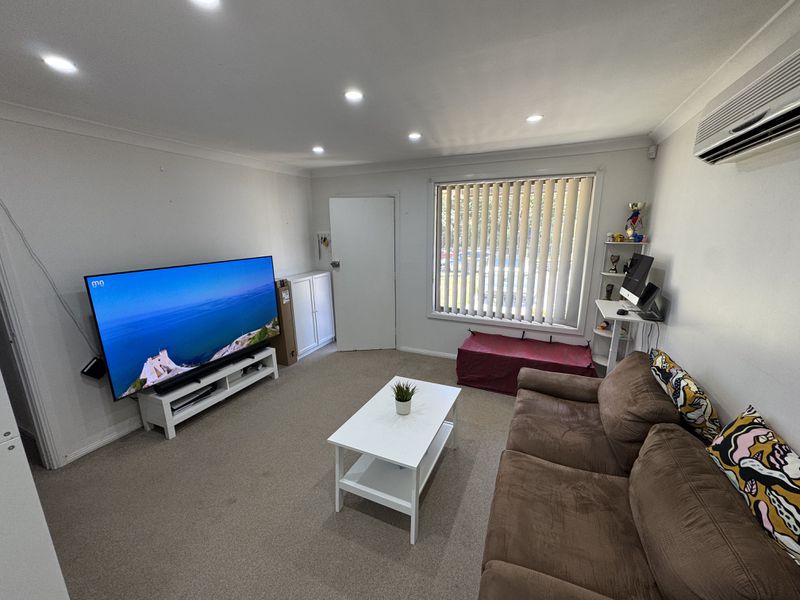 7 Kingarth Street, Busby