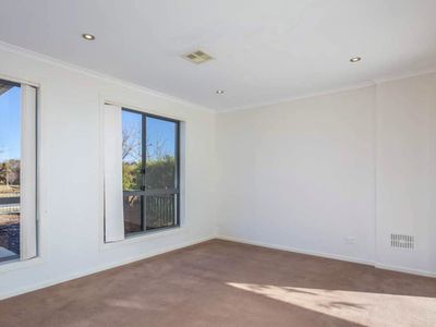 1 / 4 Mcmahon Drive, Bungendore