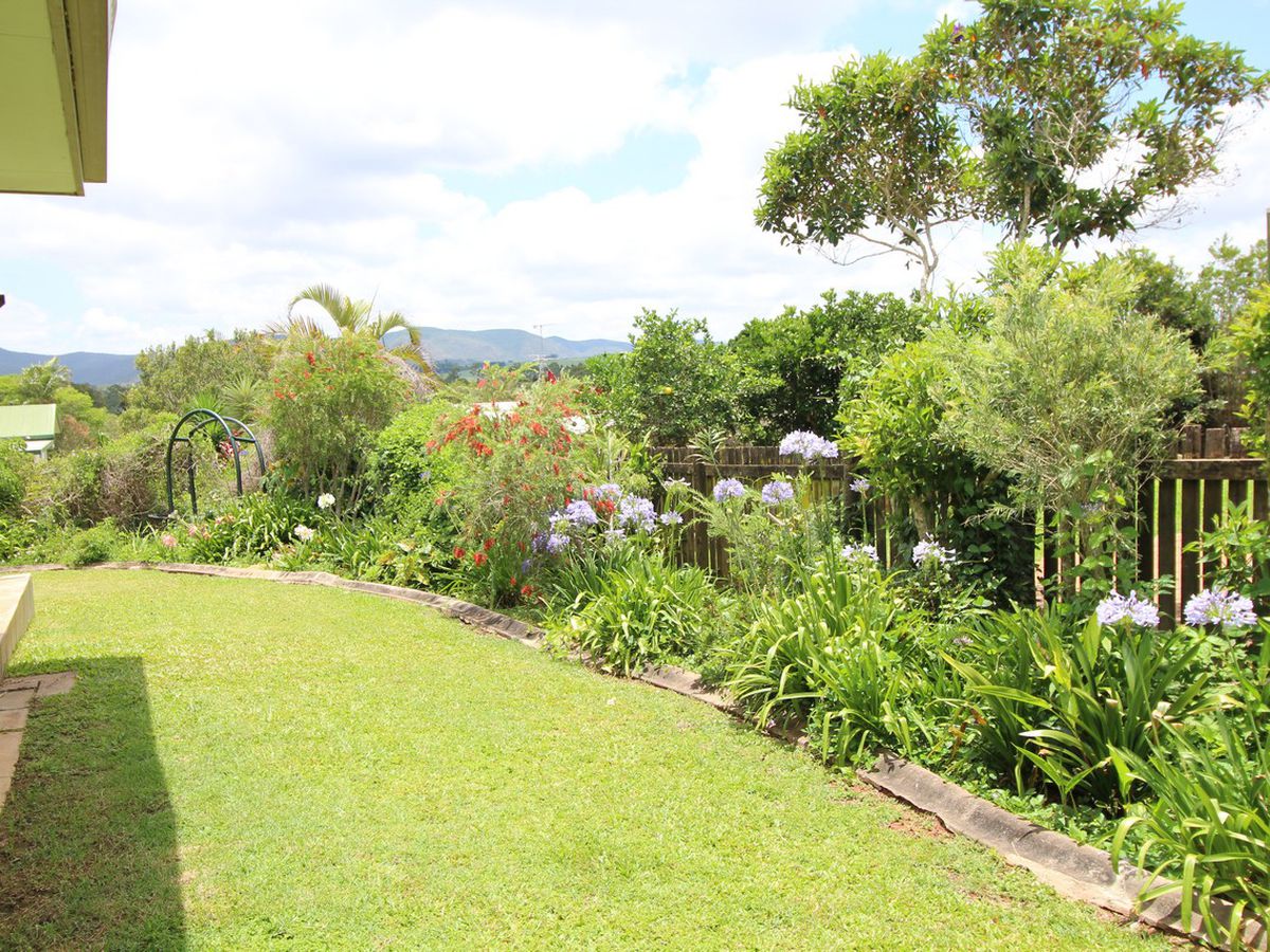 7 Goldview Street, Atherton