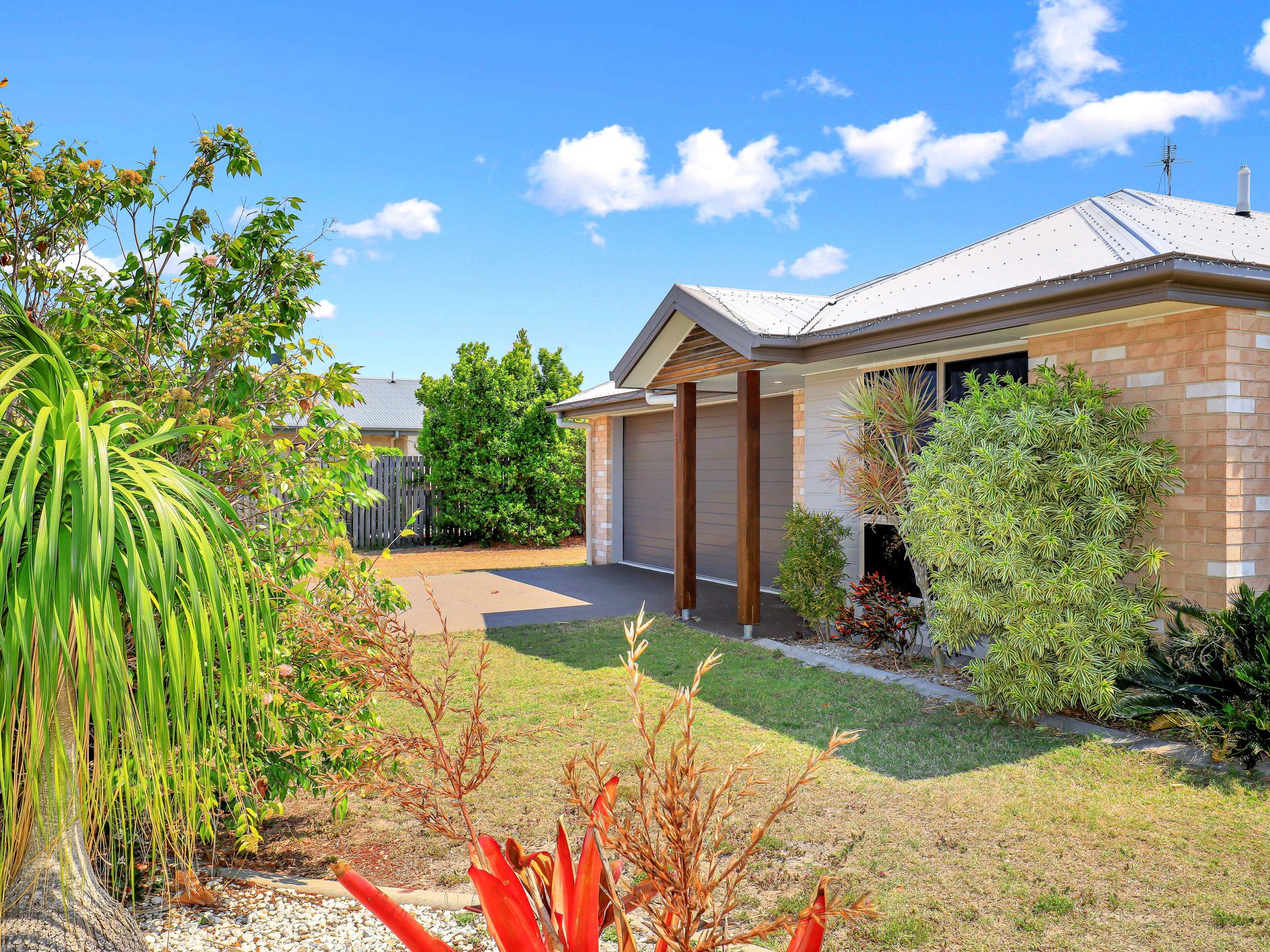 1 HONEYEATER COURT, Woodgate