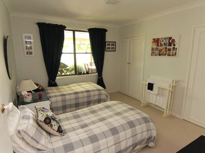 7 Red Oak Road, Rainbow Flat