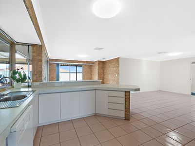 122 Glencoe Loop, Kinross