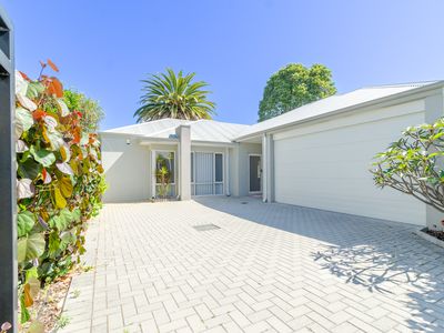 2 / 13 Thomas Way, Kardinya