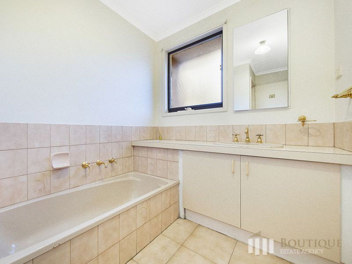 64 Bellbrook Drive, Dandenong North
