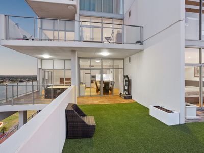 2201 / 237 Adelaide Terrace, Perth