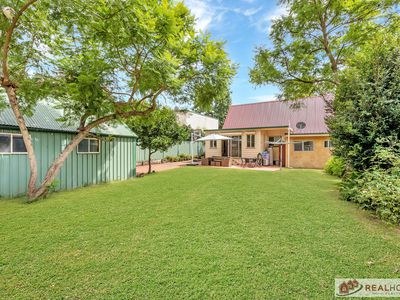 27 Nichols Parade, Mount Riverview