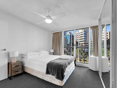 2c / 2 Riverview Parade, Surfers Paradise