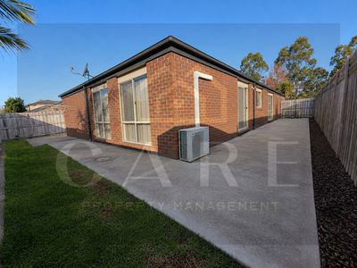 22 Kingsfield Crescent, Lynbrook