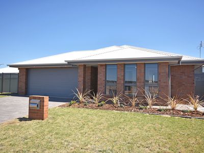 7  Waterfall Crescent, Dubbo
