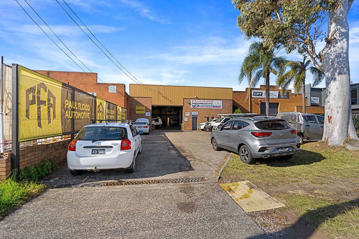 30 Woodfield Boulevarde, Caringbah