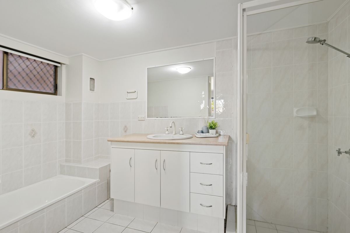 2 / 22 Dunlop Court, Mermaid Waters