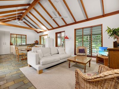 8 Leftwich Street, White Rock