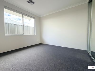33 Camperdown Way, Lakelands