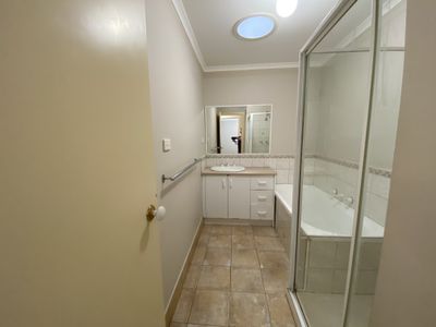 2 / 24 Coolabah Crescent, Hoppers Crossing