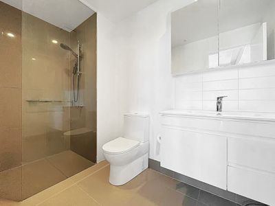 20801 / 320 MacArthur Avenue, Hamilton
